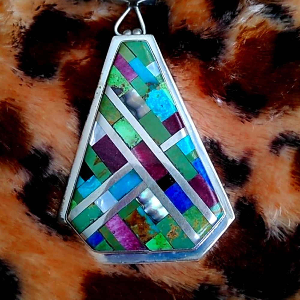 VINTAGE INLAID TURQUOISE PENDENT AND 3 STRAND TORS - Picture 2 of 11